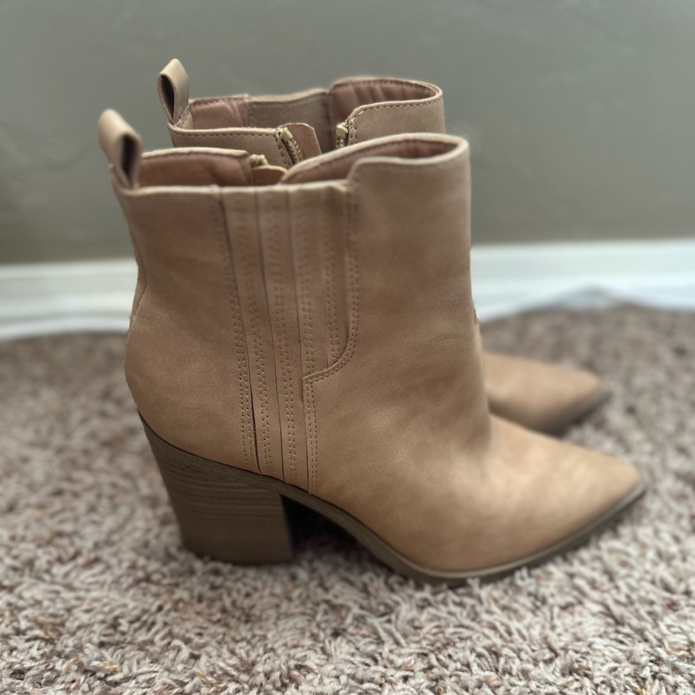 Beige Universal Thread Boots